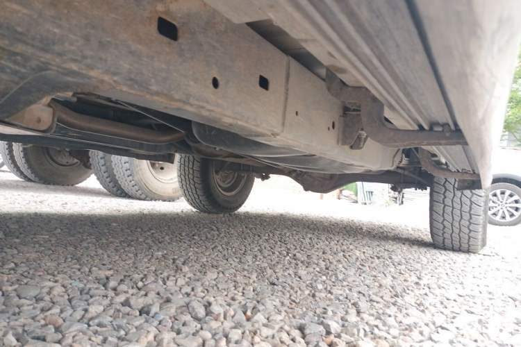Used Isuzu D-MAX 2015 2.5T 4x4 Manual Base Version 4JK1 Chassis Rear Left