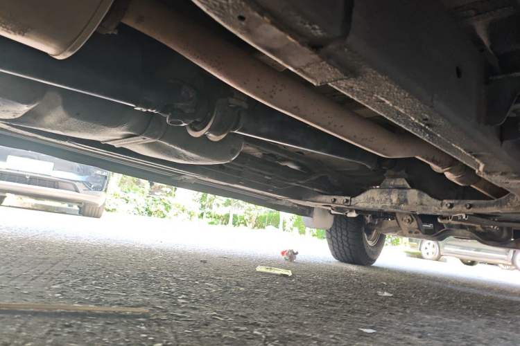 Used Isuzu D-MAX 2015 2.5T Two-Wheel Drive Manual High-Performance Base Version 4JK1 Chassis Rear Right