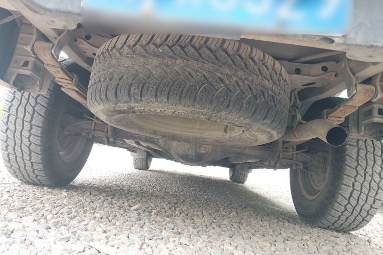 Used Isuzu D-MAX 2015 2.5T 4x4 Manual Base Version 4JK1 Chassis Rear