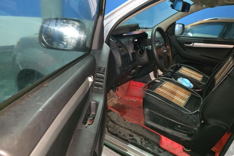 Used Isuzu D-MAX 2015 2.5T Two-Wheel Drive Manual Base Version 4JK1 Driver Seat
