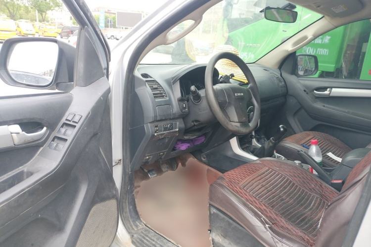 Used Isuzu D-MAX 2015 2.5T 4x4 Manual Base Version 4JK1 Driver Seat