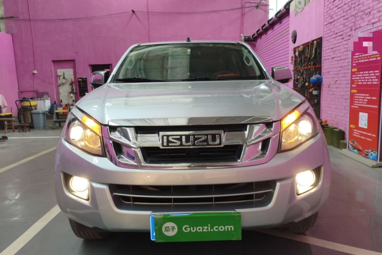 Used Isuzu D-MAX 2015 2.5T Two-Wheel Drive Automatic High-Performance Elite Version 4JK1 Exterior 1