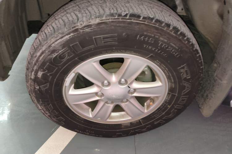 Used Isuzu D-MAX 2015 2.5T Two-Wheel Drive Automatic High-Performance Elite Version 4JK1 Exterior 7
