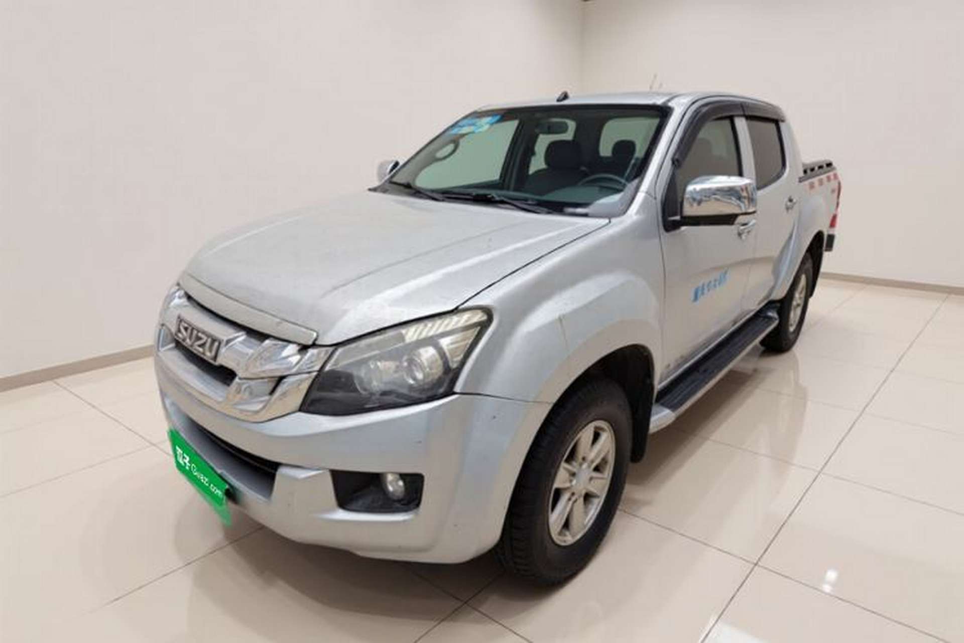 Used Isuzu D-MAX 2015 2.5T Four-Wheel Drive Manual Luxury Version 4JK1 Front Left 45 Deg