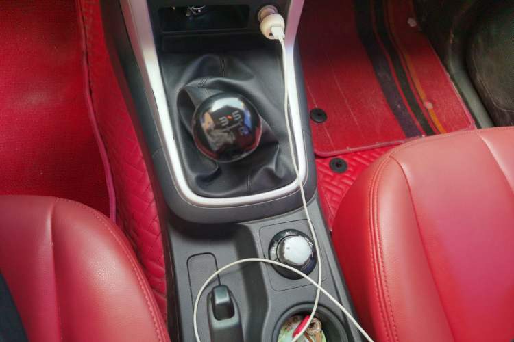 Used Isuzu D-MAX 2015 2.5T 4x4 Manual Base Version 4JK1 Gear Lever