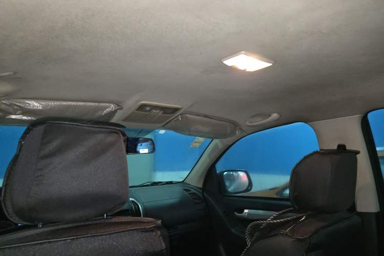 Used Isuzu D-MAX 2015 2.5T Two-Wheel Drive Manual Base Version 4JK1 Headliner