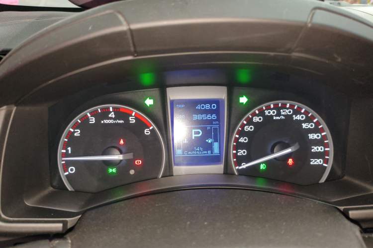 Used Isuzu D-MAX 2015 2.5T Two-Wheel Drive Automatic High-Performance Elite Version 4JK1 Instrument Cluster