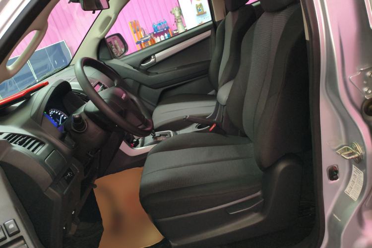 Used Isuzu D-MAX 2015 2.5T Two-Wheel Drive Automatic High-Performance Elite Version 4JK1 Left Front Seat