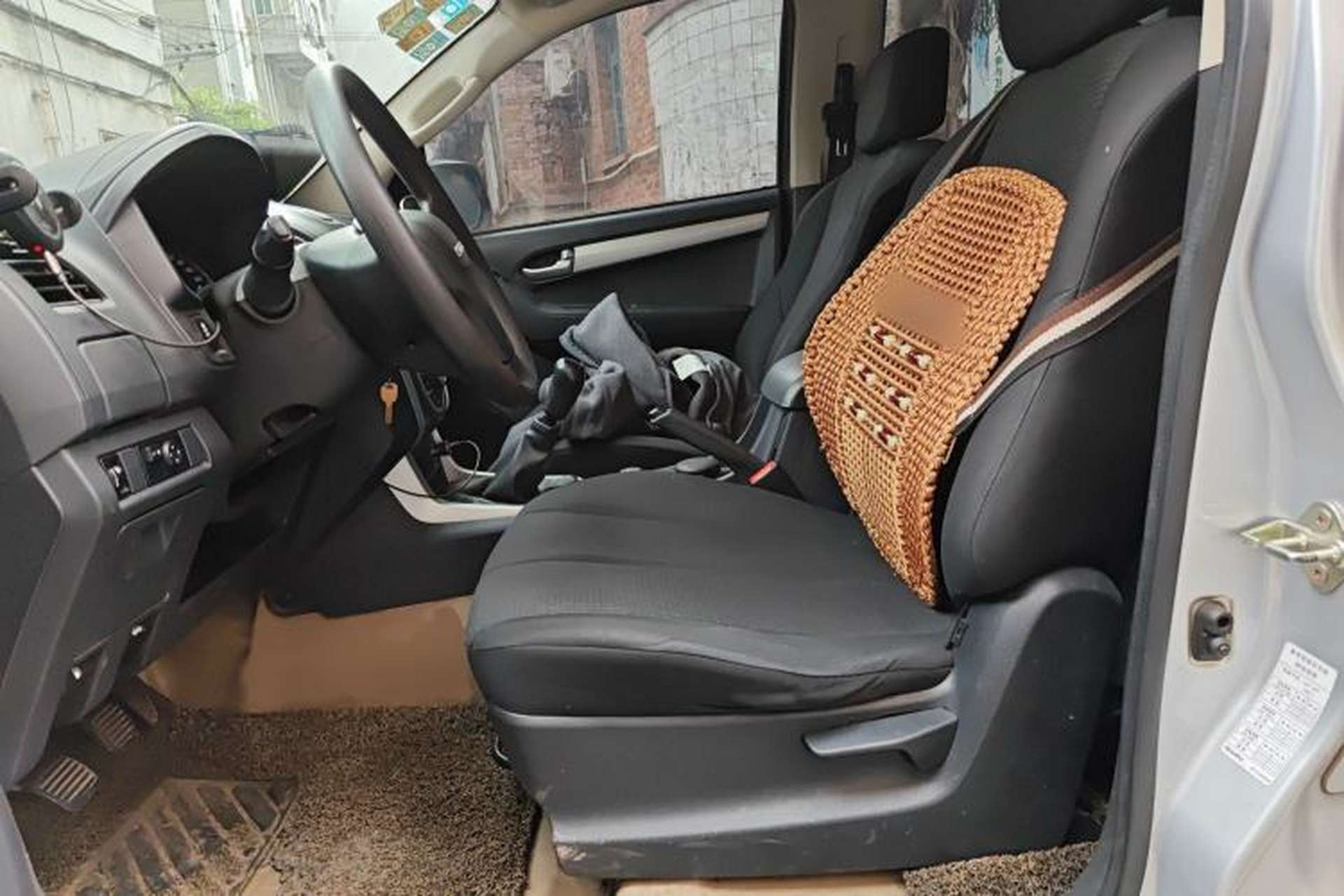 Used Isuzu D-MAX 2015 2.5T Four-Wheel Drive Manual Luxury Version 4JK1 Left Front Seat