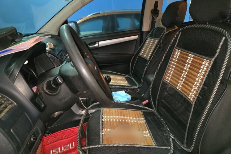 Used Isuzu D-MAX 2015 2.5T Two-Wheel Drive Manual Base Version 4JK1 Left Front Seat