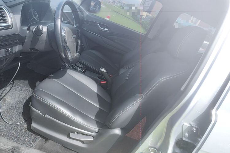 Used Isuzu D-MAX 2015 2.5T Two-Wheel Drive Automatic High-Performance Elite Version 4JK1 Left Front Seat