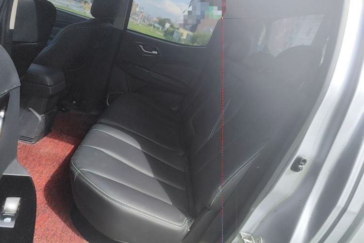 Used Isuzu D-MAX 2015 2.5T Two-Wheel Drive Automatic High-Performance Elite Version 4JK1 Left Rear Seat