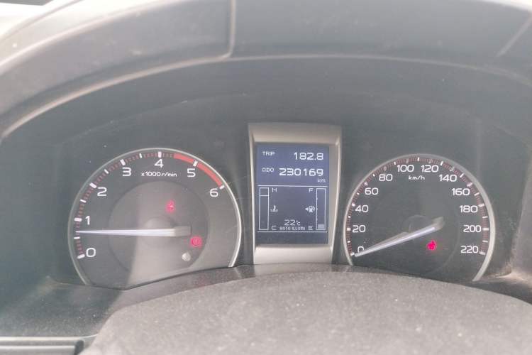 Used Isuzu D-MAX 2015 2.5T 4x4 Manual Base Version 4JK1 Odometer Close Up