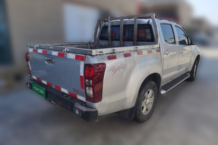 Used Isuzu D-MAX 2015 2.5T 4x4 Manual Base Version 4JK1 Rear Right 45 Deg