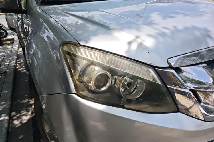 Used Isuzu D-MAX 2015 2.5T Two-Wheel Drive Manual High-Performance Base Version 4JK1 Right Front Headlight