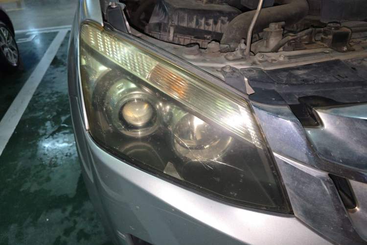 Used Isuzu D-MAX 2015 2.5T Two-Wheel Drive Manual Base Version 4JK1 Right Front Headlight