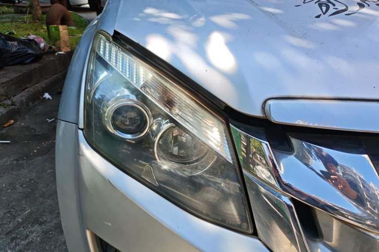 Used Isuzu D-MAX 2015 2.5T Two-Wheel Drive Manual High-Performance Base Version 4JK1 Right Front Headlight