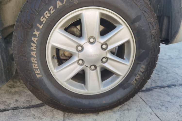 Used Isuzu D-MAX 2015 2.5T 4x4 Manual Base Version 4JK1 Right Front Wheel Hub