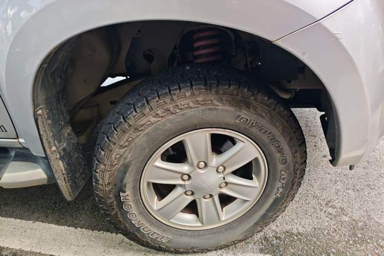 Used Isuzu D-MAX 2015 2.5T Two-Wheel Drive Manual High-Performance Base Version 4JK1 Right Front Wheel Hub