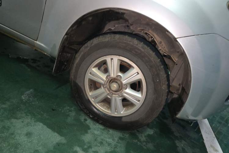 Used Isuzu D-MAX 2015 2.5T Two-Wheel Drive Manual Base Version 4JK1 Right Front Wheel Hub