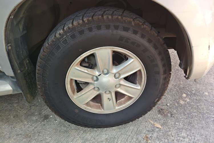 Used Isuzu D-MAX 2015 2.5T Two-Wheel Drive Manual High-Performance Base Version 4JK1 Right Front Wheel Hub