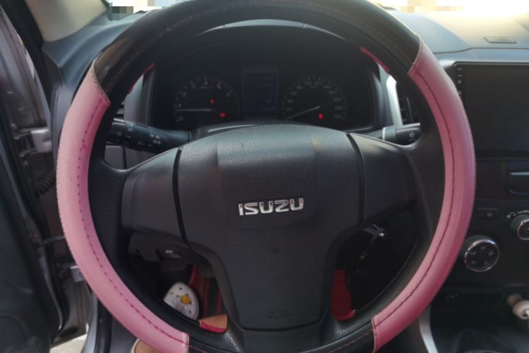 Used Isuzu D-MAX 2015 2.5T 4x4 Manual Base Version 4JK1 Steering Wheel