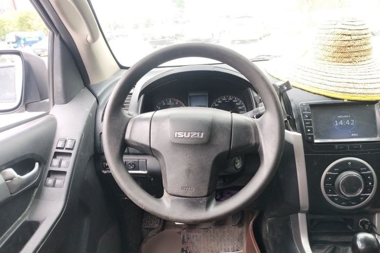 Used Isuzu D-MAX 2015 2.5T 4x4 Manual Base Version 4JK1 Steering Wheel