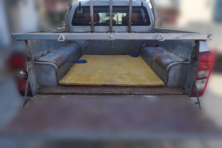 Used Isuzu D-MAX 2015 2.5T 4x4 Manual Base Version 4JK1 Trunk