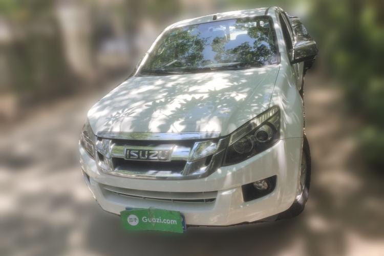 Used Isuzu D-MAX 2015 2.5T Two-Wheel Drive Automatic High-Performance Elite Version 4JK1 Exterior 1