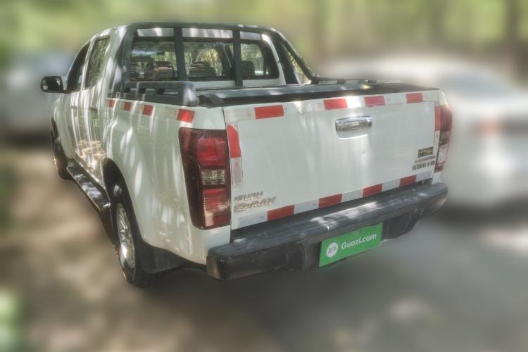Used Isuzu D-MAX 2015 2.5T Two-Wheel Drive Automatic High-Performance Elite Version 4JK1 Exterior 3