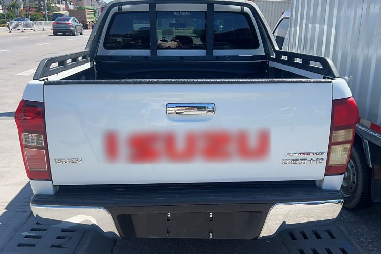 Used Isuzu D-MAX 2015 2.5T Four-Wheel Drive Automatic Ultra-Luxury Version 4JK1 Exterior 5