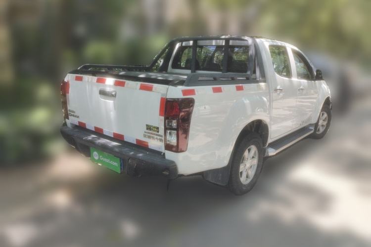 Used Isuzu D-MAX 2015 2.5T Two-Wheel Drive Automatic High-Performance Elite Version 4JK1 Exterior 5