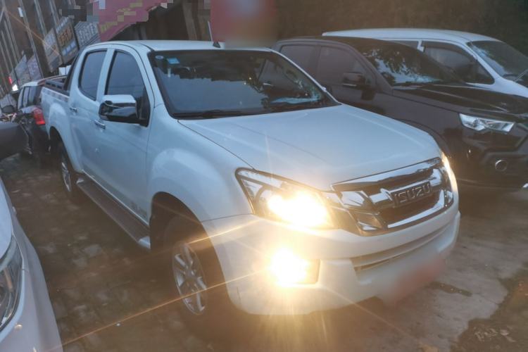 Used Isuzu D-MAX 2015 2.5T Two-Wheel Drive Manual High-Performance Base Version 4JK1 Front Right 45 Deg