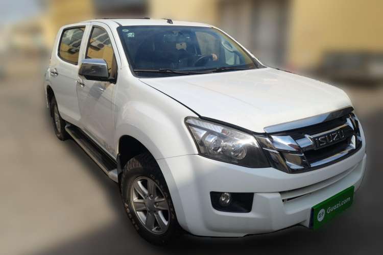 Used Isuzu D-MAX 2015 2.5T Two-Wheel Drive Manual High-Performance Base Version 4JK1 Front Right 45 Deg