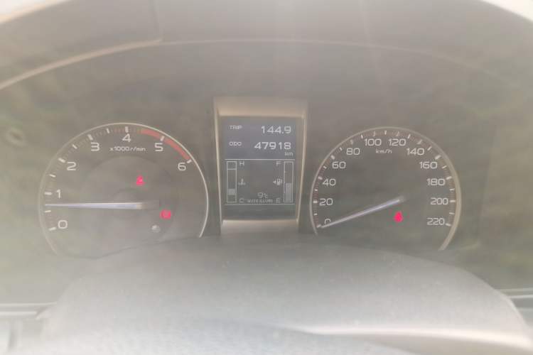 Used Isuzu D-MAX 2015 2.5T Two-Wheel Drive Manual High-Performance Base Version 4JK1 Instrument Cluster