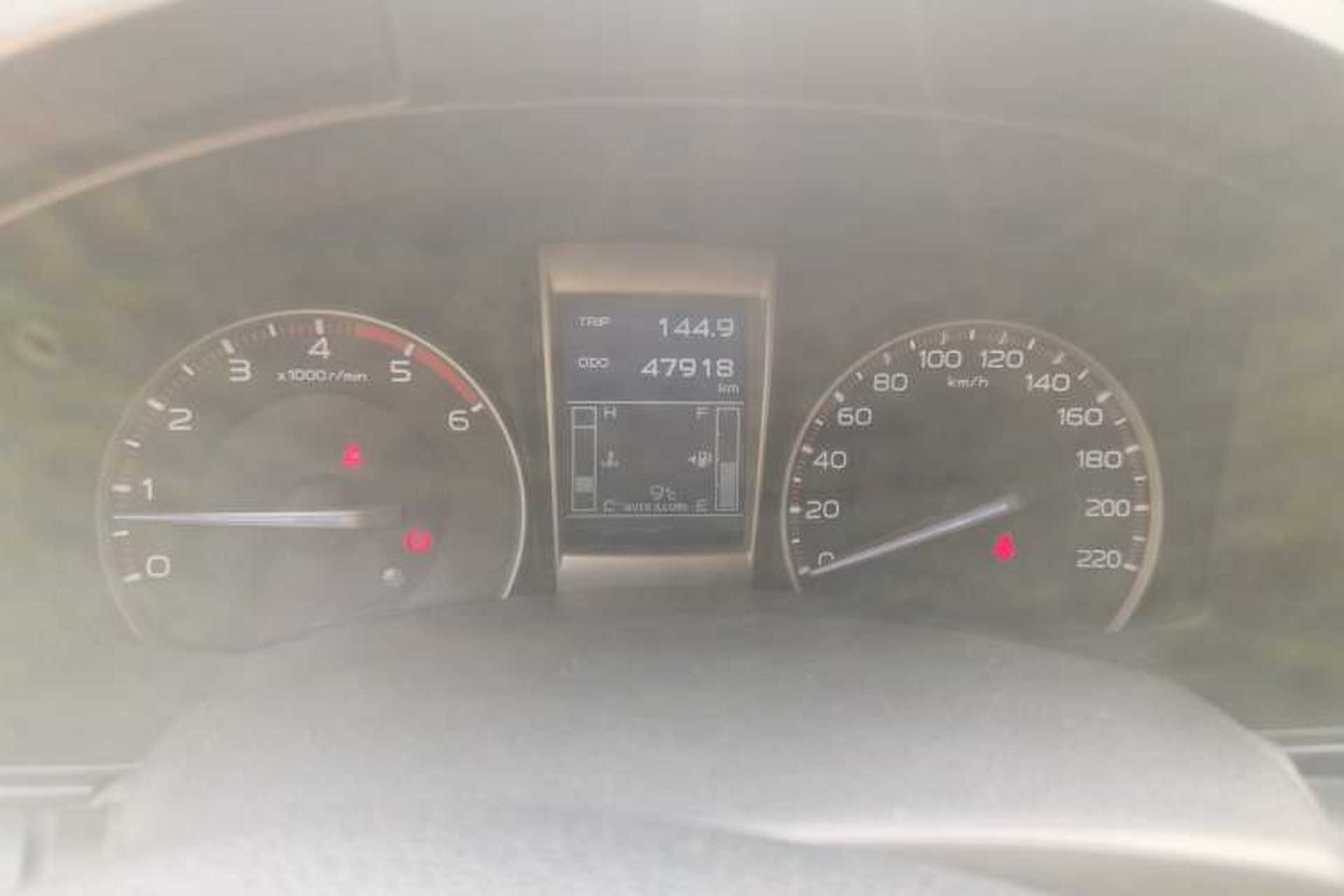 Used Isuzu D-MAX 2015 2.5T Two-Wheel Drive Manual High-Performance Base Version 4JK1 Instrument Cluster