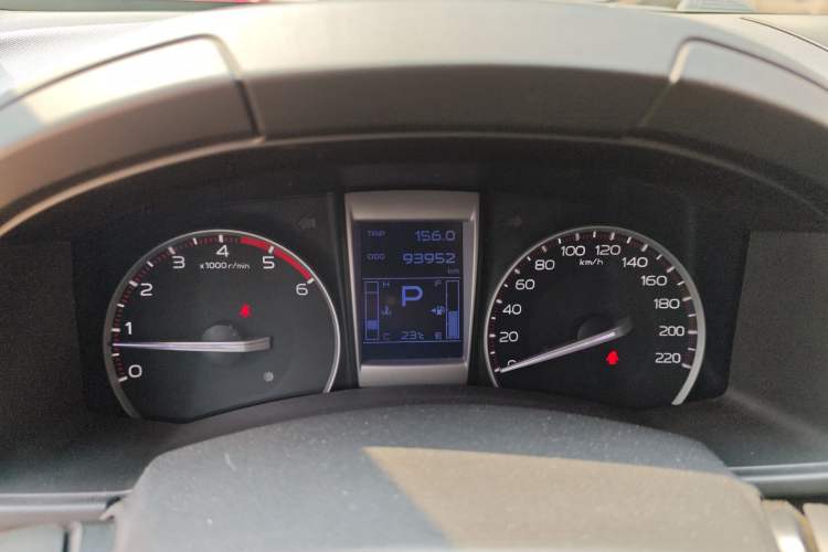 Used Isuzu D-MAX 2015 2.5T Two-Wheel Drive Automatic High-Performance Elite Version 4JK1 Instrument Cluster