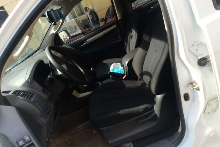 Used Isuzu D-MAX 2015 2.5T Two-Wheel Drive Manual High-Performance Base Version 4JK1 Left Front Seat