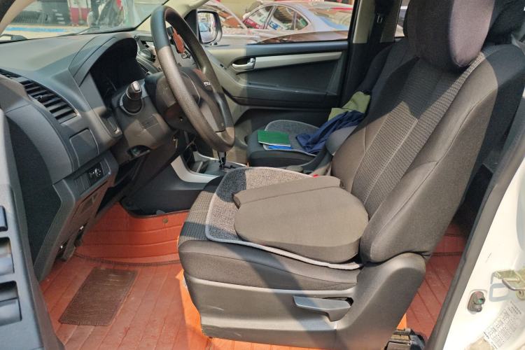Used Isuzu D-MAX 2015 2.5T Two-Wheel Drive Automatic High-Performance Elite Version 4JK1 Left Front Seat