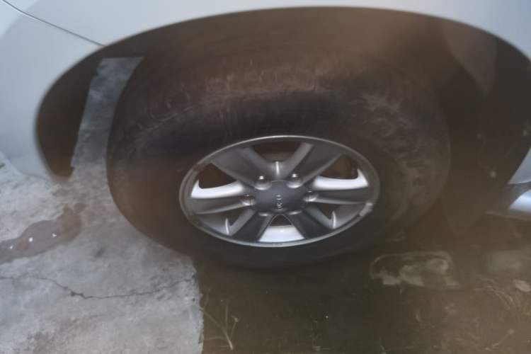 Used Isuzu D-MAX 2015 2.5T Two-Wheel Drive Manual High-Performance Base Version 4JK1 Left Front Wheel Hub