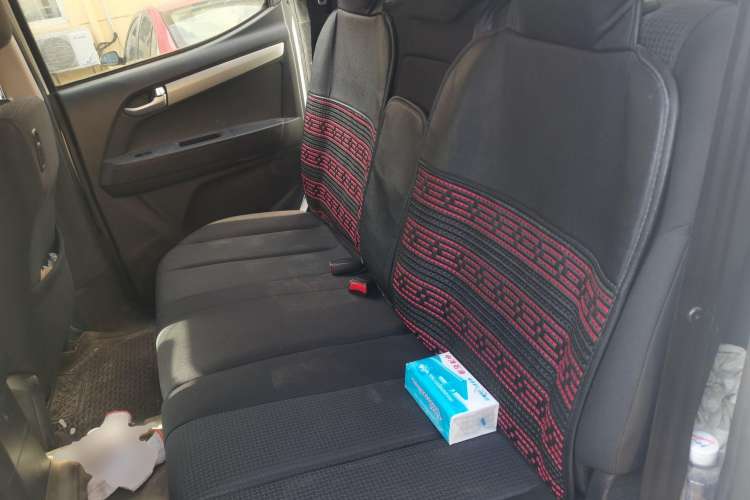 Used Isuzu D-MAX 2015 2.5T Two-Wheel Drive Manual High-Performance Base Version 4JK1 Left Rear Seat