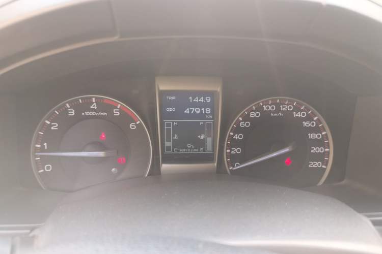 Used Isuzu D-MAX 2015 2.5T Two-Wheel Drive Manual High-Performance Base Version 4JK1 Odometer Close Up