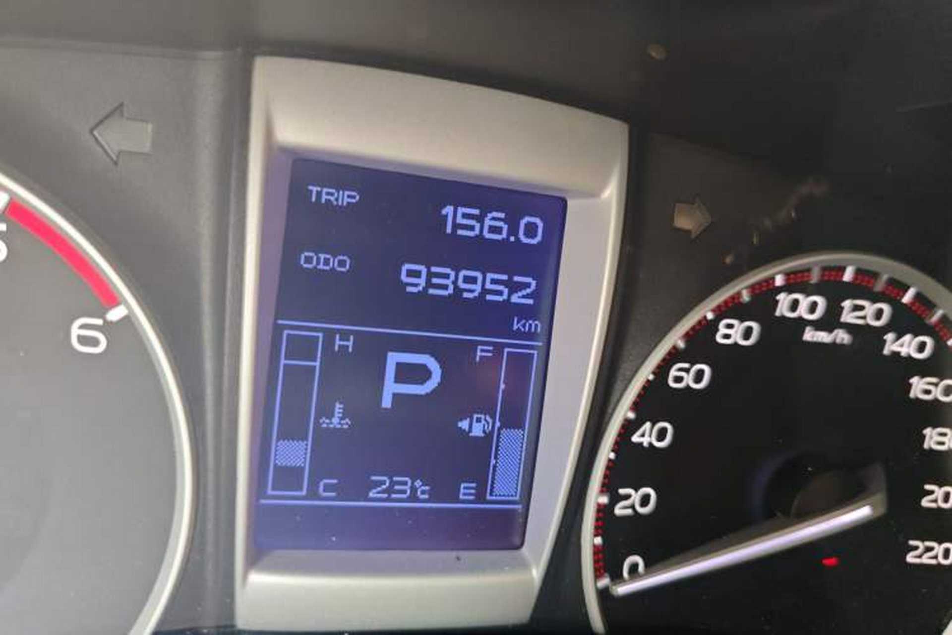 Used Isuzu D-MAX 2015 2.5T Two-Wheel Drive Automatic High-Performance Elite Version 4JK1 Odometer Close Up