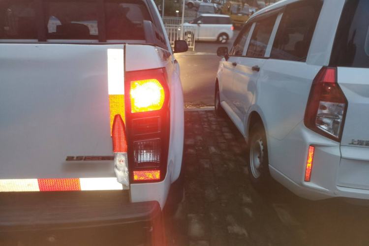 Used Isuzu D-MAX 2015 2.5T Two-Wheel Drive Manual High-Performance Base Version 4JK1 Right Rear Taillight