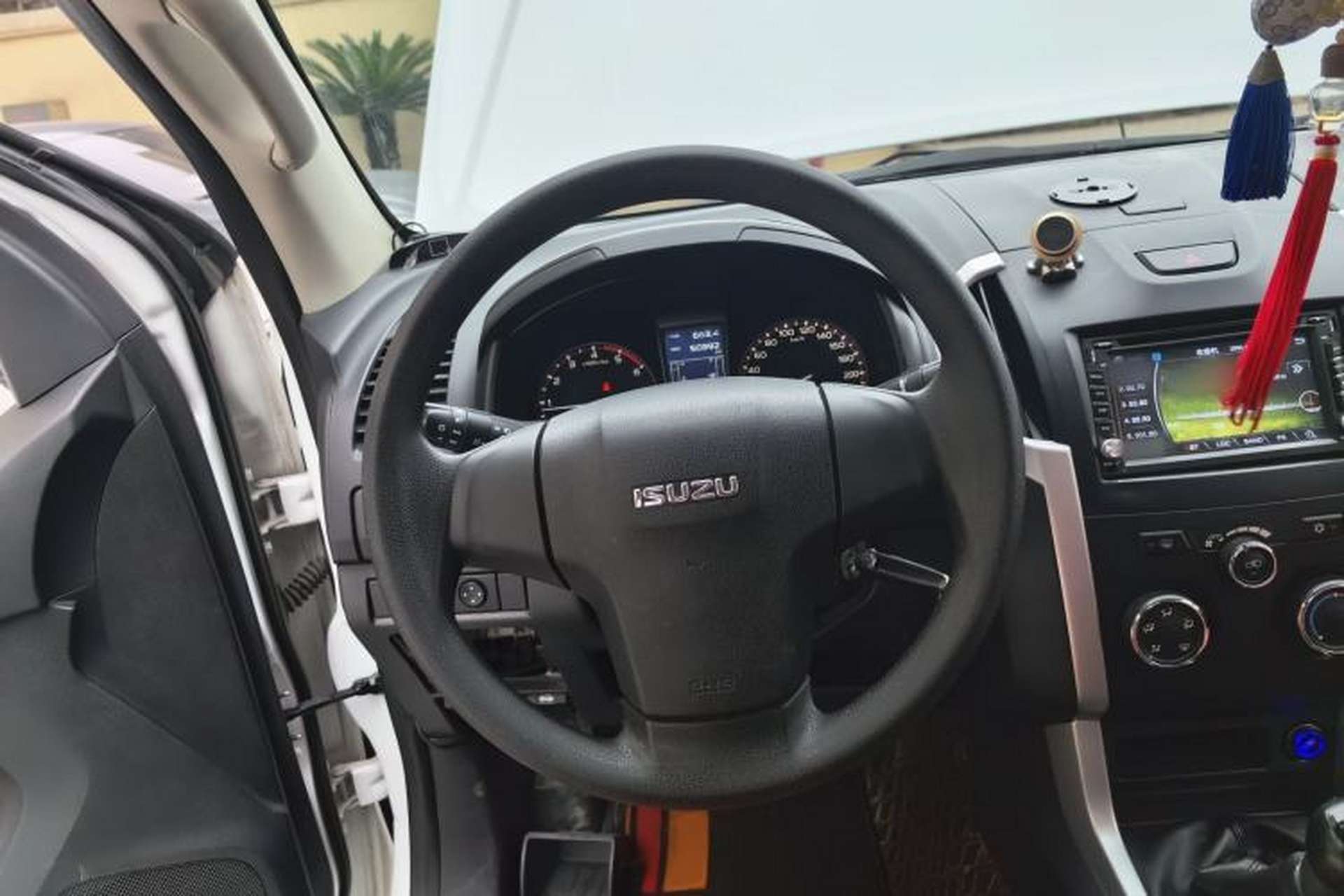 Used Isuzu D-MAX 2015 2.5T 4x4 Manual Base Version 4JK1 Steering Wheel