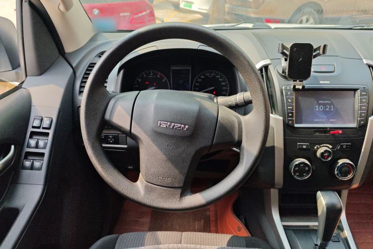 Used Isuzu D-MAX 2015 2.5T Two-Wheel Drive Automatic High-Performance Elite Version 4JK1 Steering Wheel