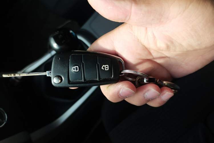 Used Isuzu D-MAX 2015 2.5T Two-Wheel Drive Manual High-Performance Base Version 4JK1 Vehicle Key