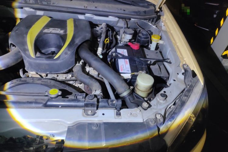 Used Isuzu D-MAX 2015 2.5T 4x4 Manual Base Version 4JK1 Engine Bay Left