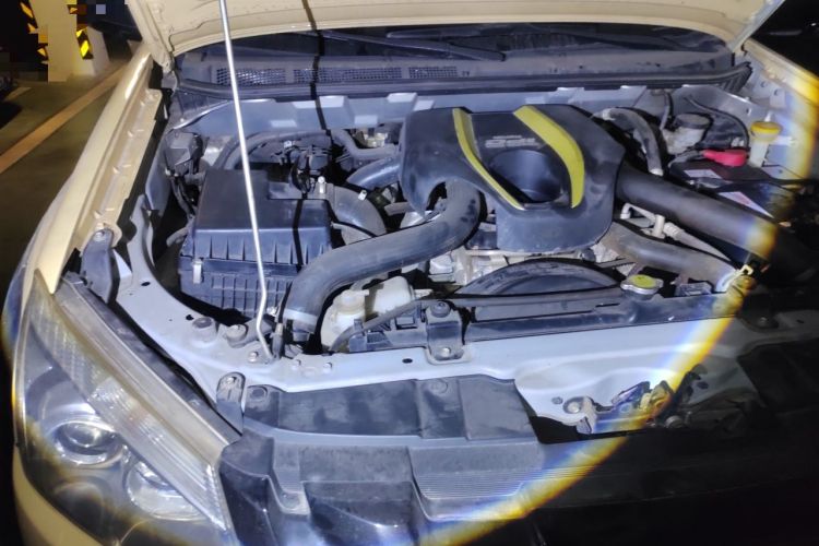 Used Isuzu D-MAX 2015 2.5T 4x4 Manual Base Version 4JK1 Engine Bay Right