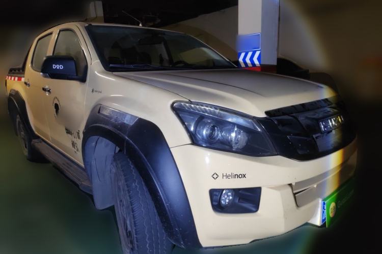 Used Isuzu D-MAX 2015 2.5T 4x4 Manual Base Version 4JK1 Front Right 45 Deg
